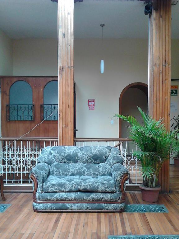 The Travel House Hotel Quito Exterior photo
